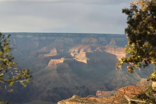 Vue depuis Grandview Point Grand Canyon sur les falaises et les formations rocheuses du South Rim